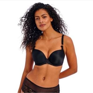 Freya Temptress moulded cup bra
AA400131 32GG UK, 32J US
1 Cherry red